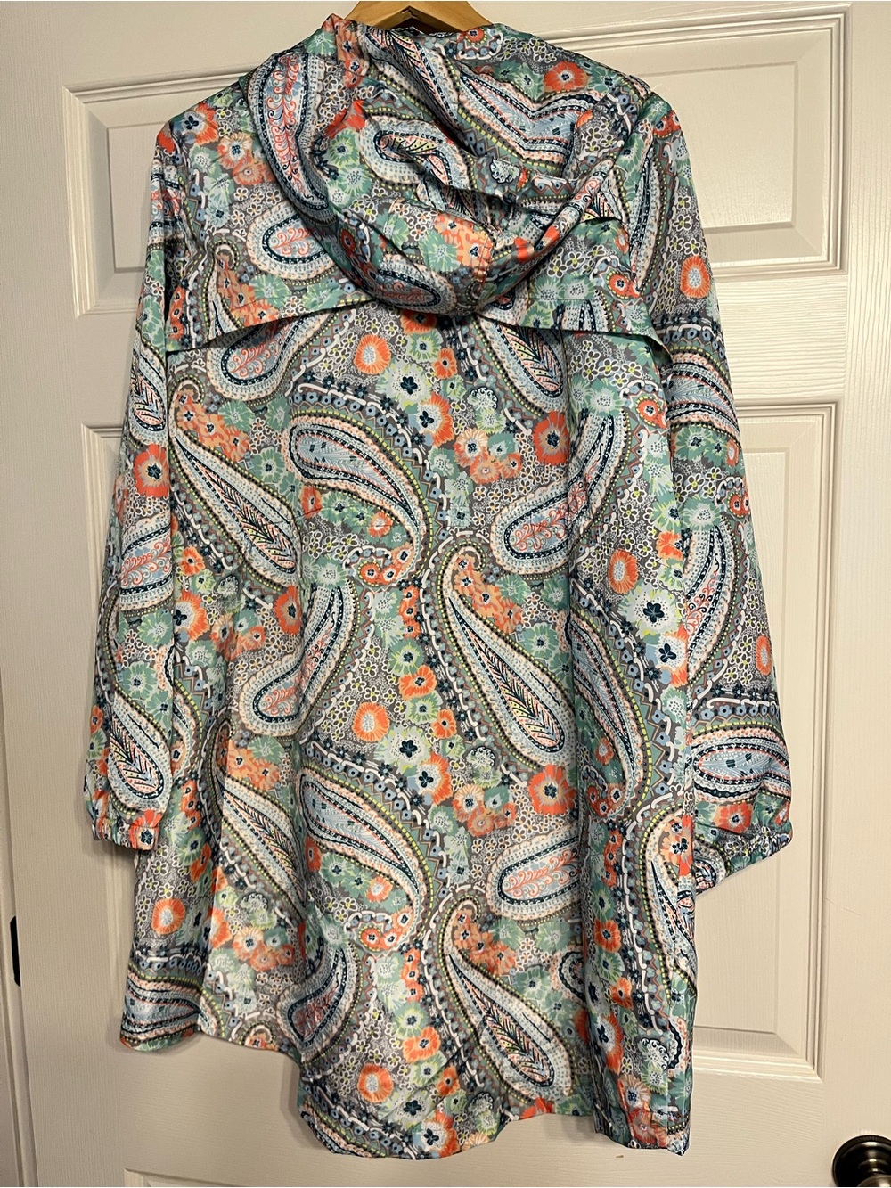 NWT Vera Bradley Paisley Floral Hooded Rain Jacket in Mint, Coral & Navy - Picture 2 of 3